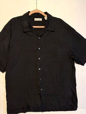100% Silk Anthology Black Short-Sleeve Textured Collar Button-Down Shirt
